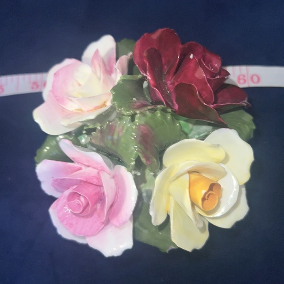 Aynsley fine bone China, England flower figurine - Picture 2 of 4